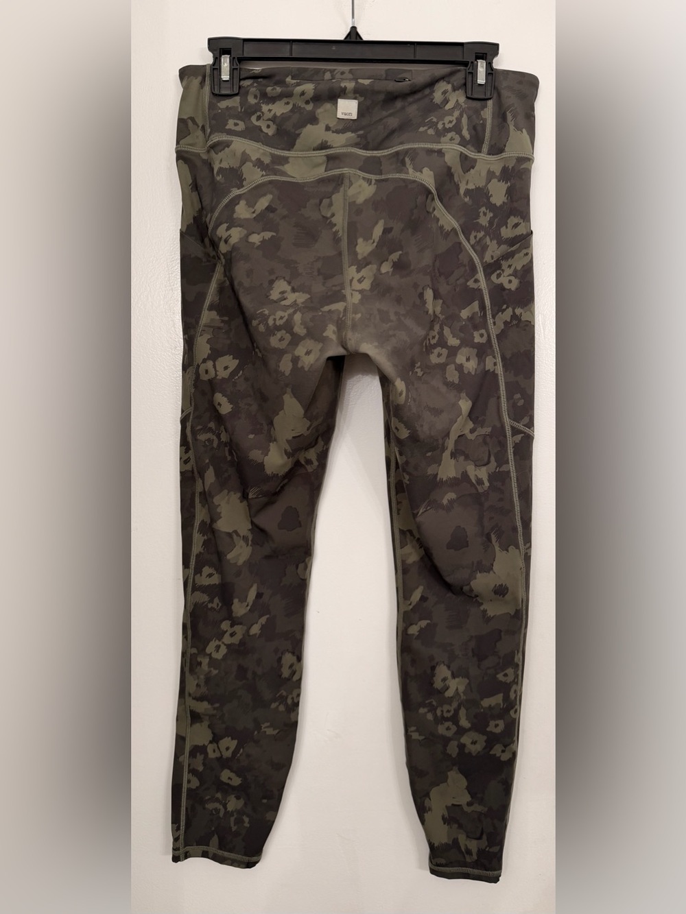 Vuori Stride Legging Oregano Camo Green Size Large - Picture 3 of 7